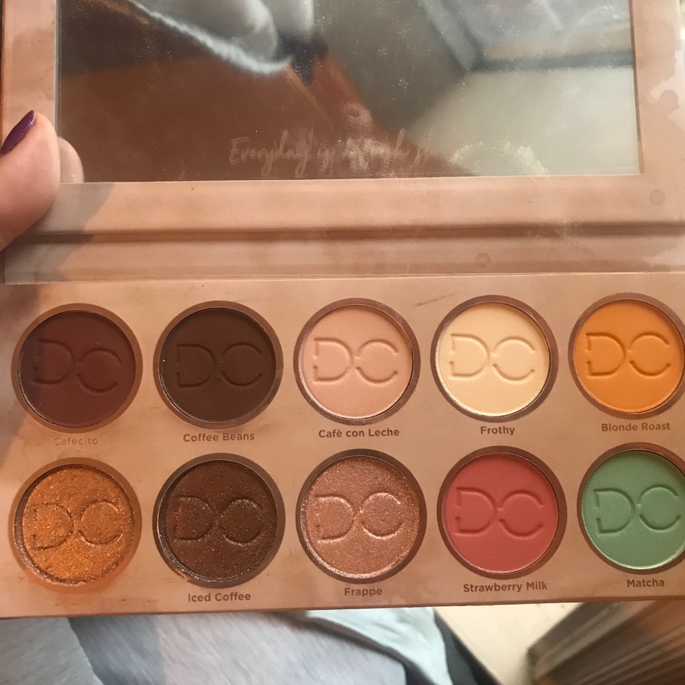 Dominique Cosmetics Latte 2